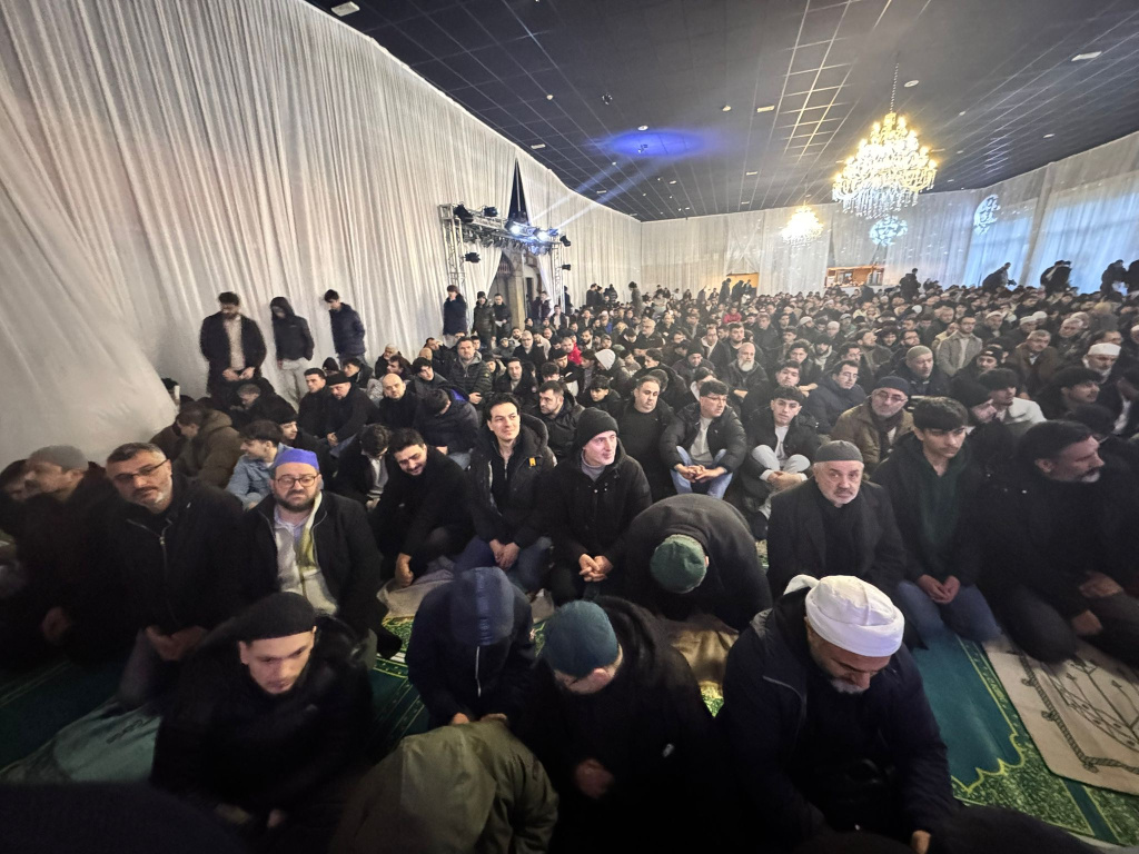 BİF Gençlik Teşkilatı’ndan 1500 Kişilik Cemaatle Sabah Namazı Buluşması